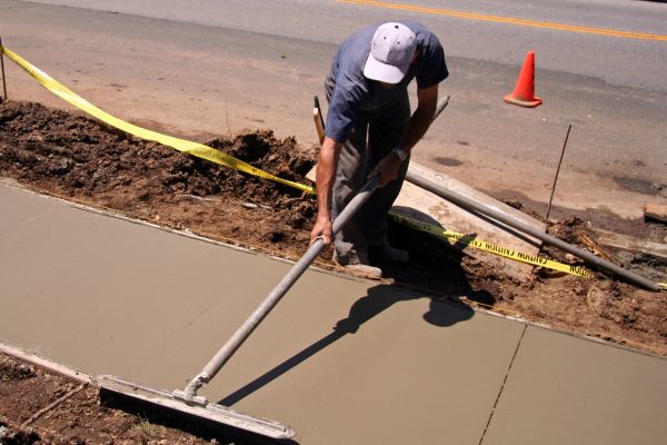Cost of Sidewalk Pouring in Fresno